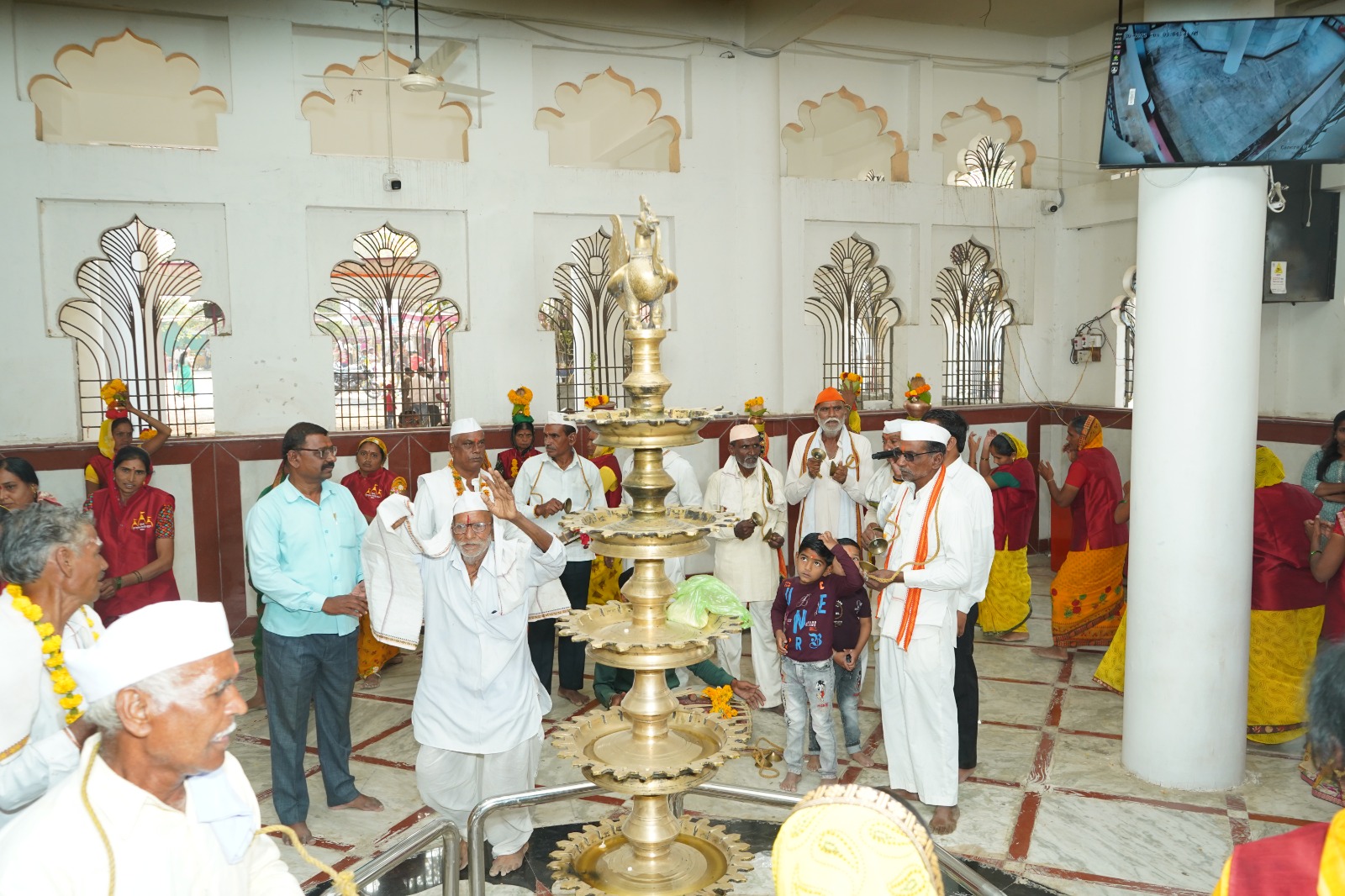 मंदिर दृश्य १