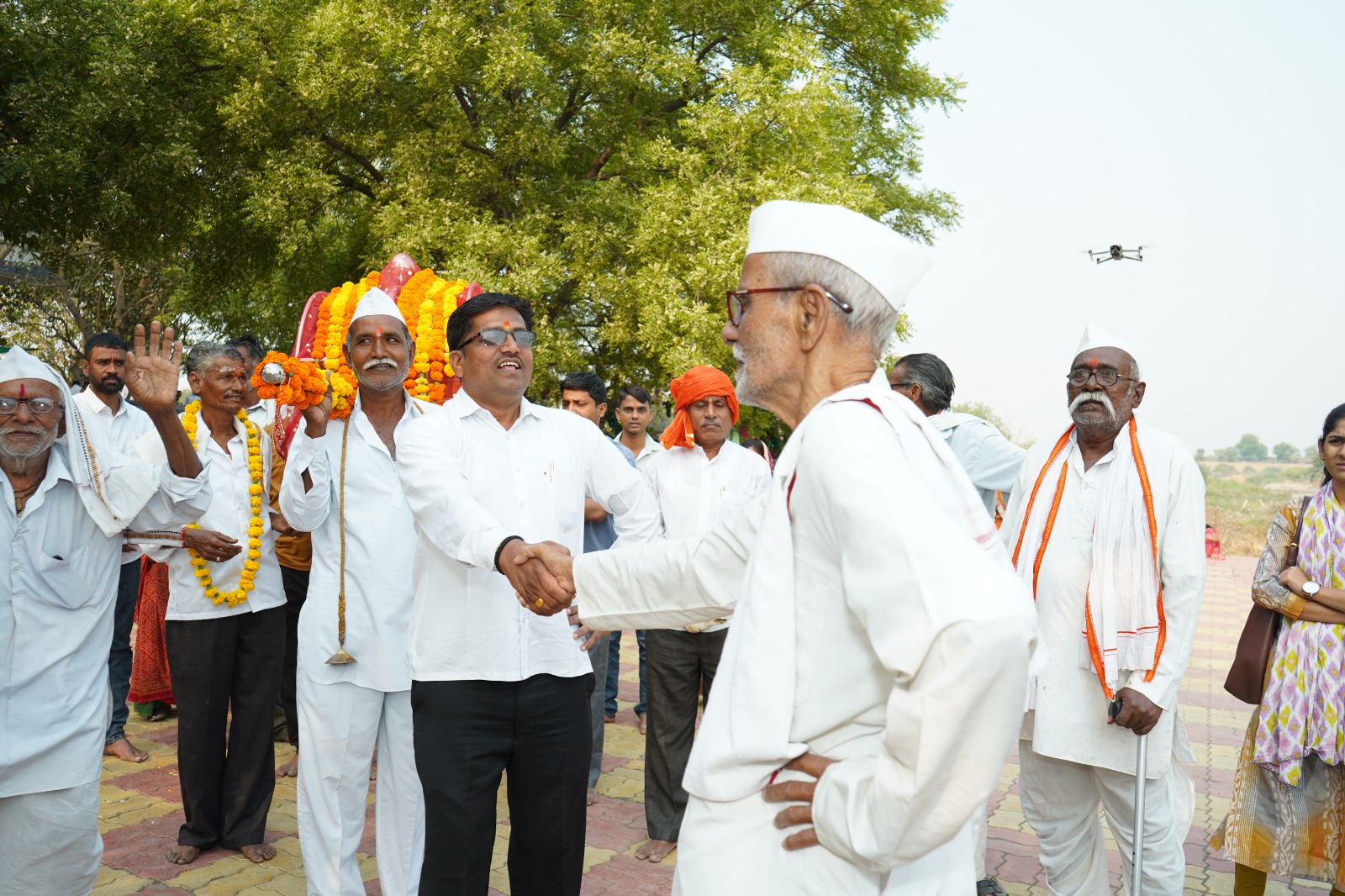 मंदिर दृश्य ३