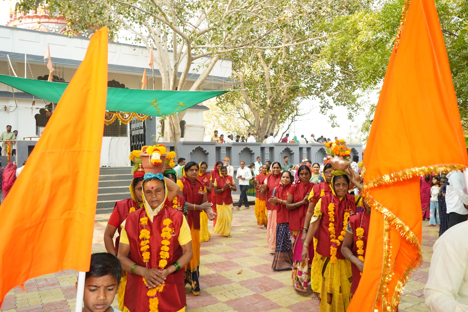 मंदिर दृश्य ४