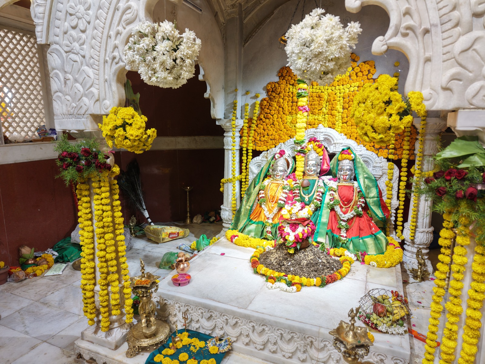 मंदिर दृश्य ६